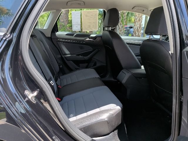 Used 2025 Volkswagen Jetta SE FWD image 18