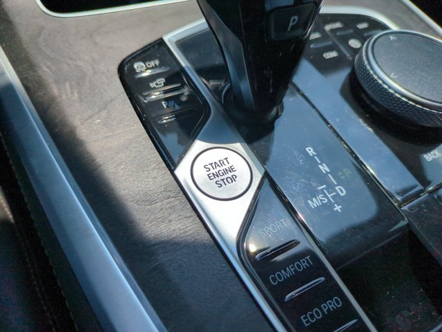 Used 2022 BMW X5 xDrive40i w/ Parking Assistance Package AWD/4WD image 27