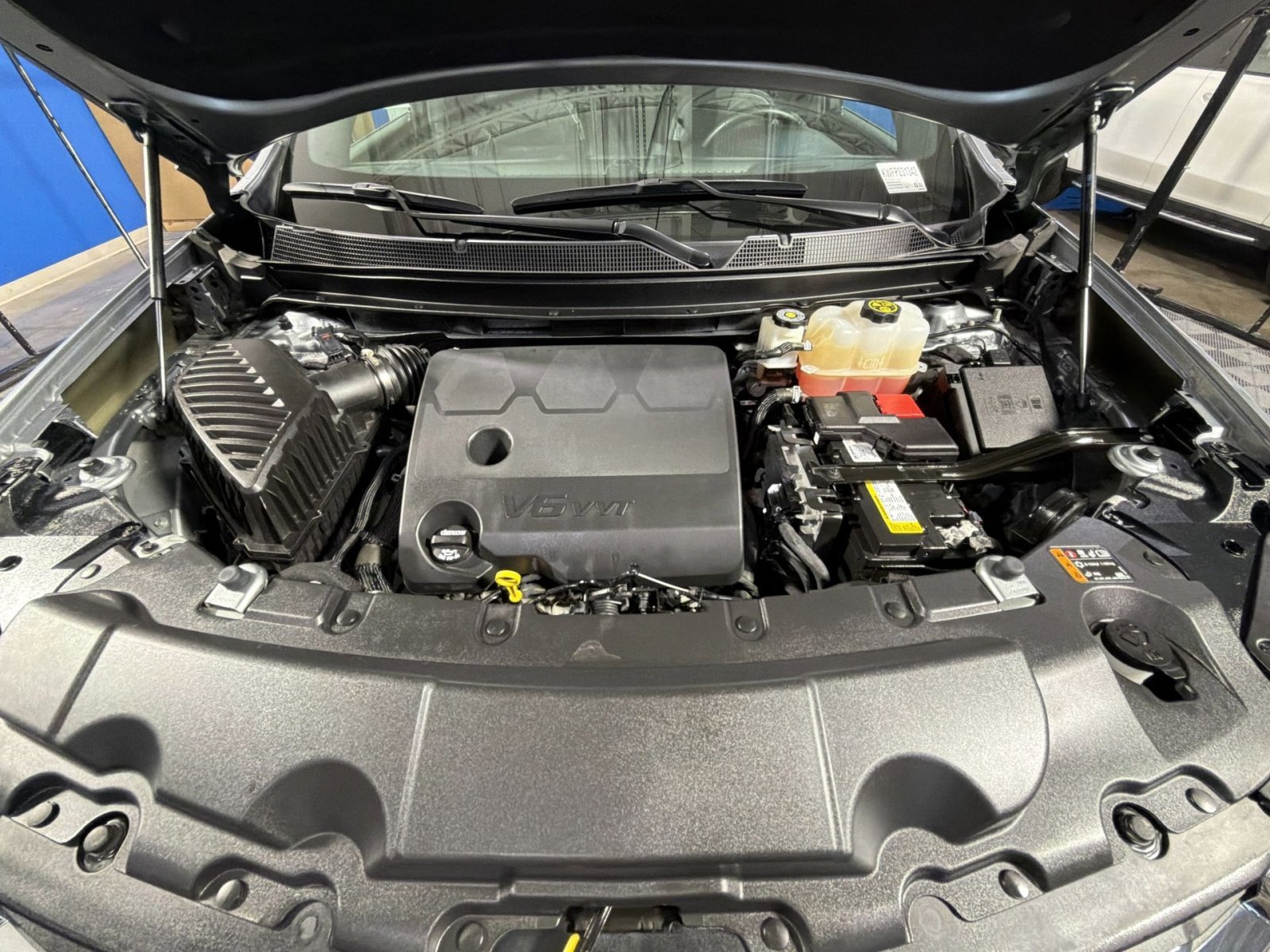 Used 2023 Chevrolet Traverse LT image 33