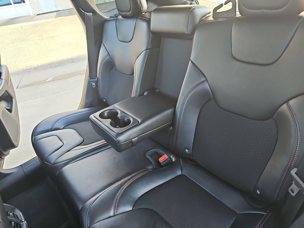 Used 2019 Jeep Cherokee Trailhawk w/ Comfort/Convenience Group AWD/4WD image 13