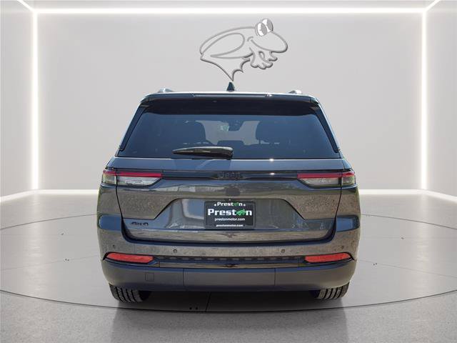 Used 2022 Jeep Grand Cherokee Altitude AWD/4WD image 4