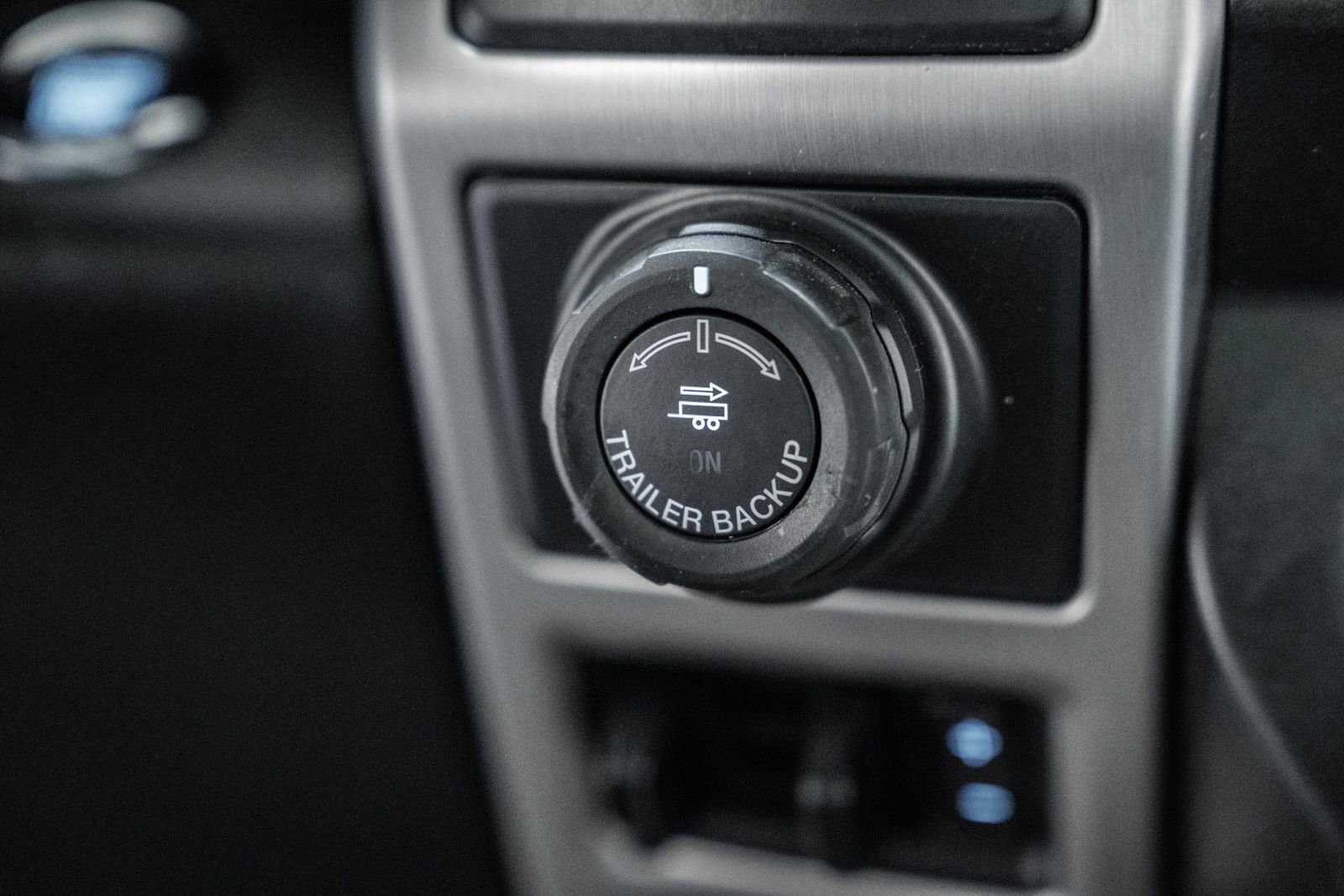 Certified 2018 Ford F150 Platinum w/ Equipment Group 701A Luxury image 38