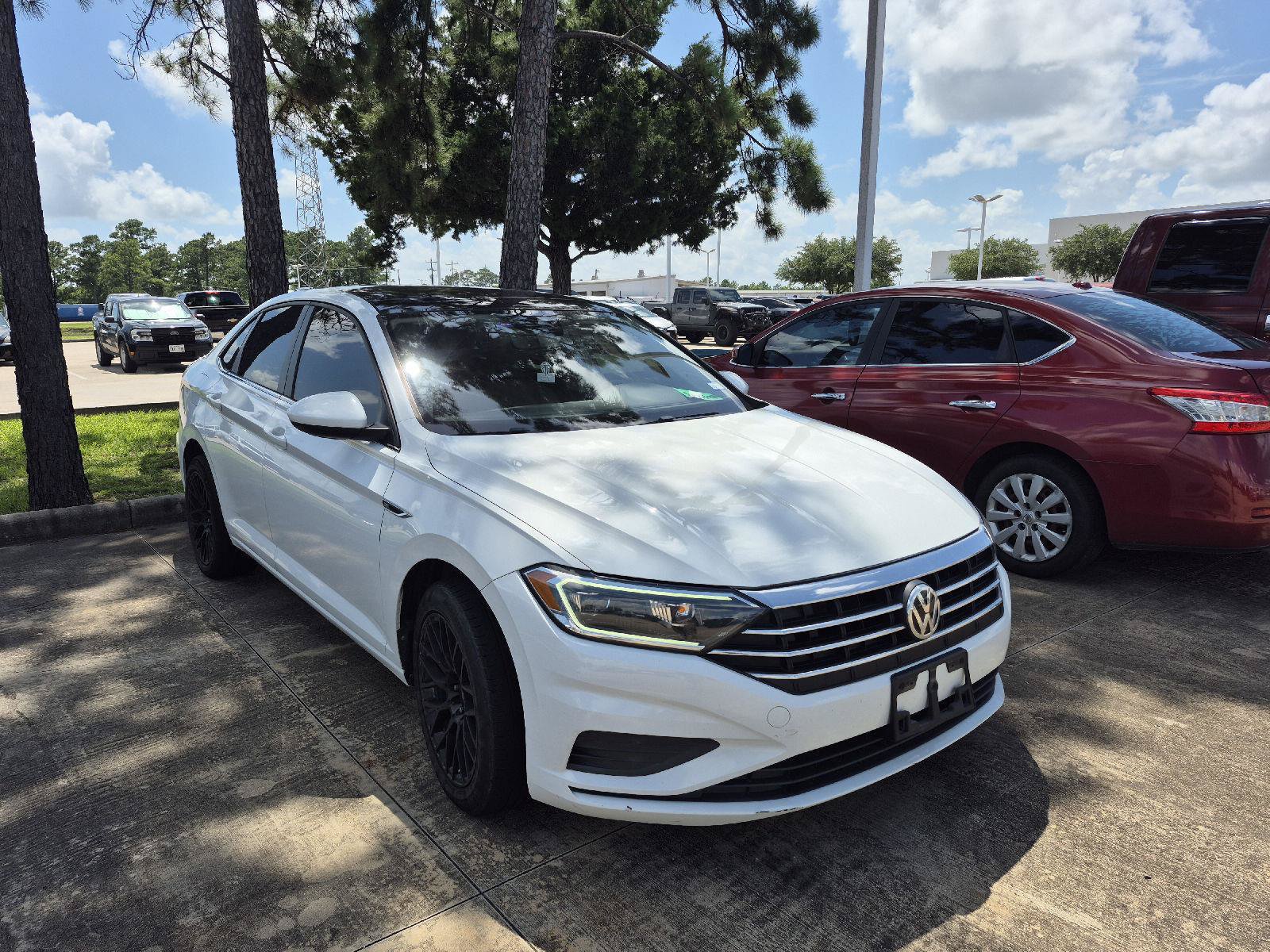 Used 2020 Volkswagen Jetta SEL FWD image 2