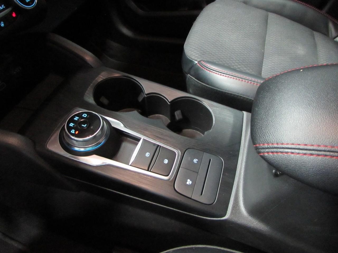 Certified 2025 Ford Escape ST-Line Select AWD/4WD image 31