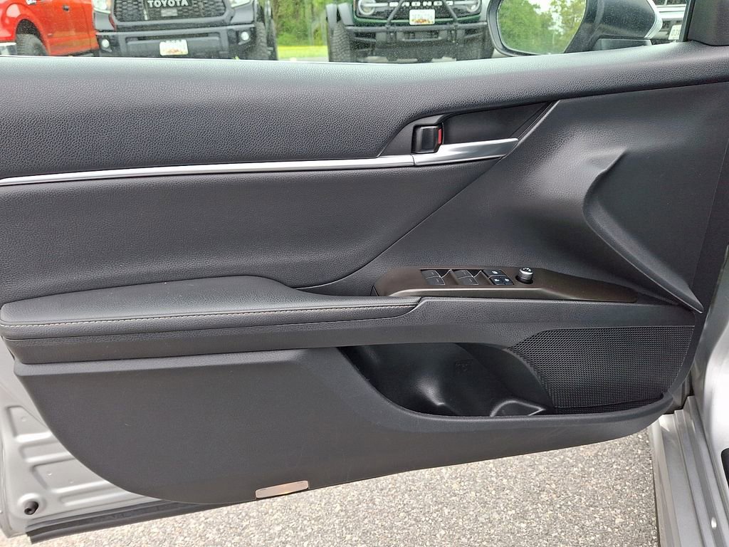 Used 2022 Toyota Camry XSE FWD image 12