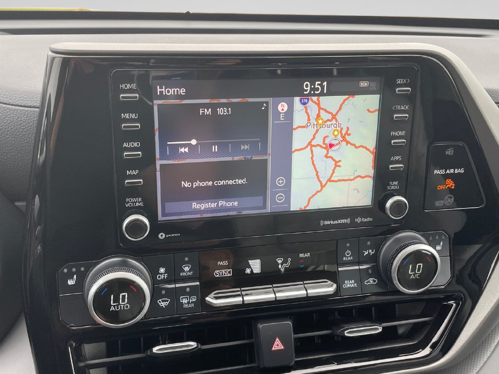 Used 2021 Toyota Highlander XLE AWD/4WD image 30