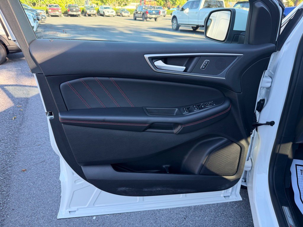 Certified 2024 Ford Edge ST-Line AWD/4WD image 13