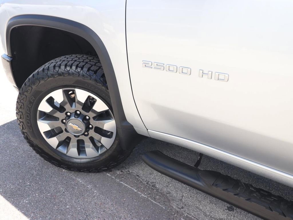 Used 2022 Chevrolet Silverado 2500 Custom w/ Custom Convenience Package image 9
