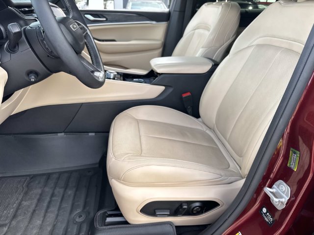 Used 2023 Jeep Grand Cherokee L Limited w/ Luxury Tech Group II RWD image 19