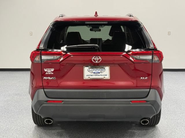 Used 2019 Toyota RAV4 XLE Premium FWD image 10