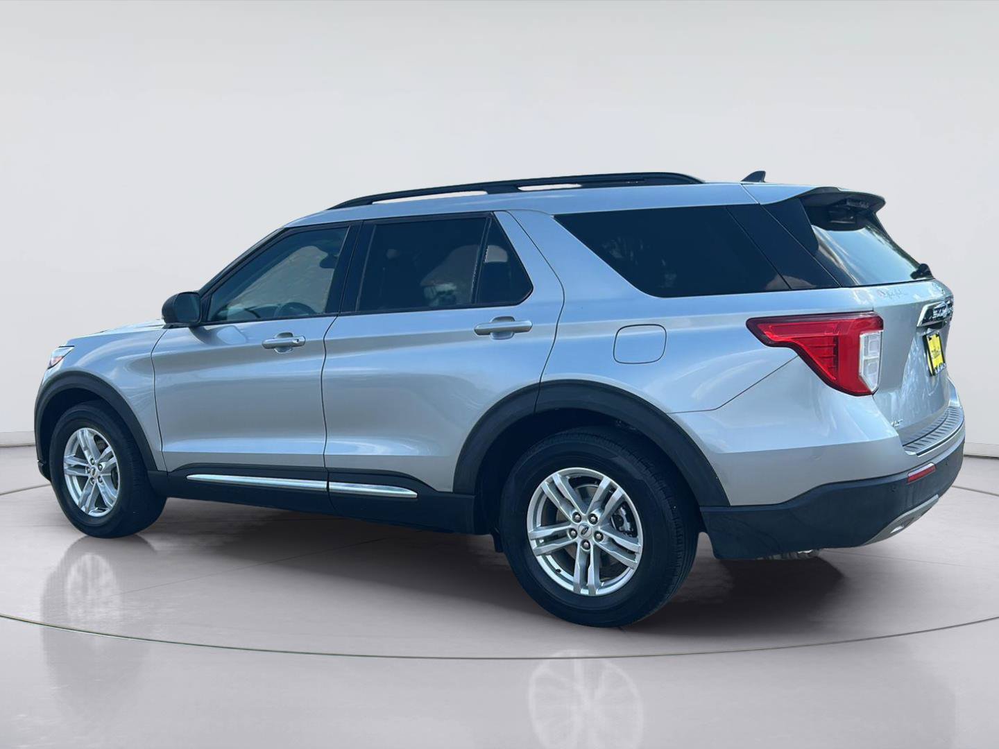 Certified 2023 Ford Explorer XLT w/ Equipment Group 202A RWD image 6