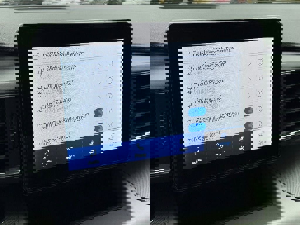 Certified 2022 Ford Explorer XLT w/ Equipment Group 202A image 28