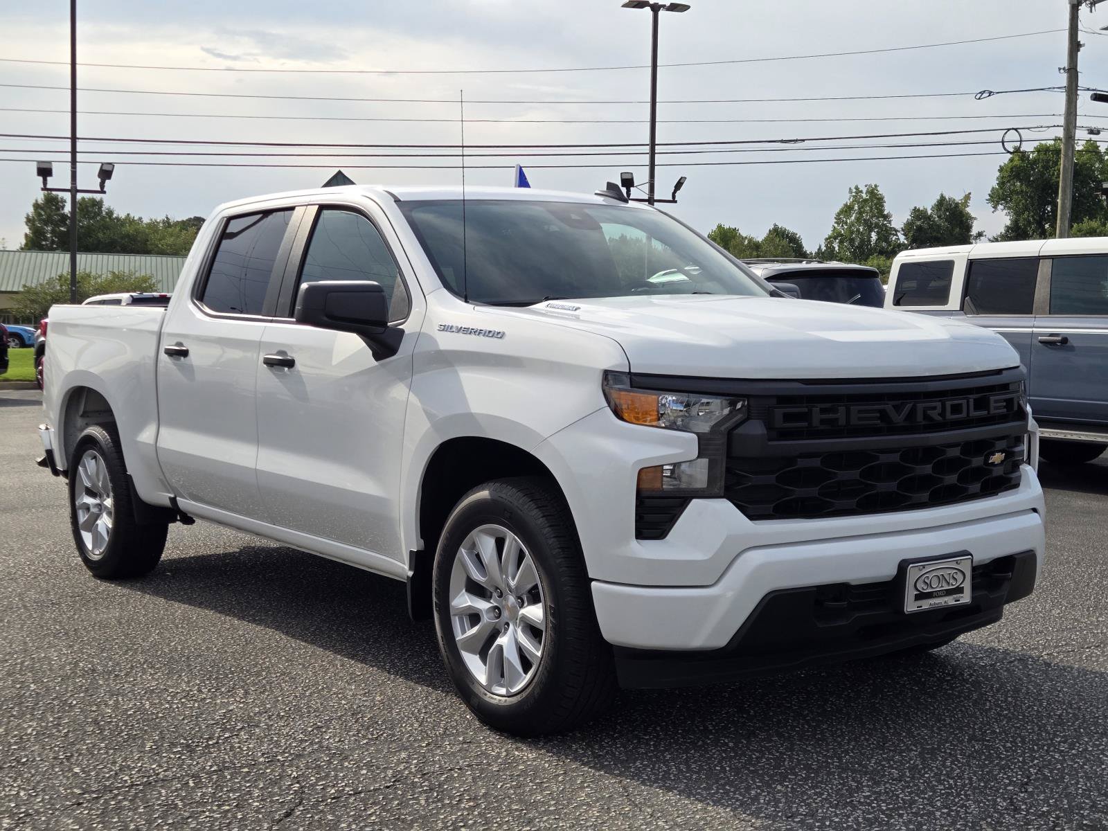 Used 2025 Chevrolet Silverado 1500 Custom RWD image 4