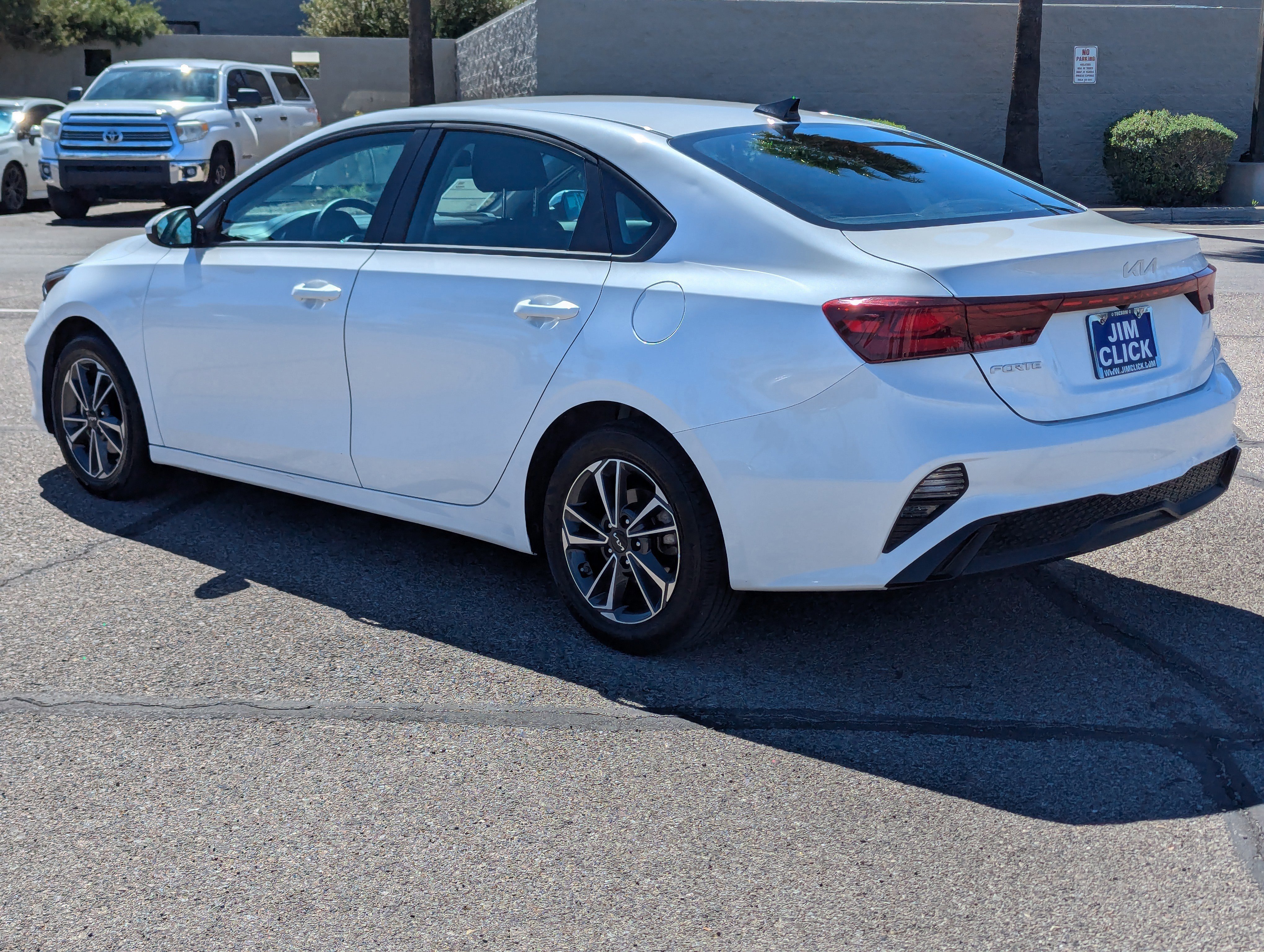 Used 2024 Kia Forte LXS image 2