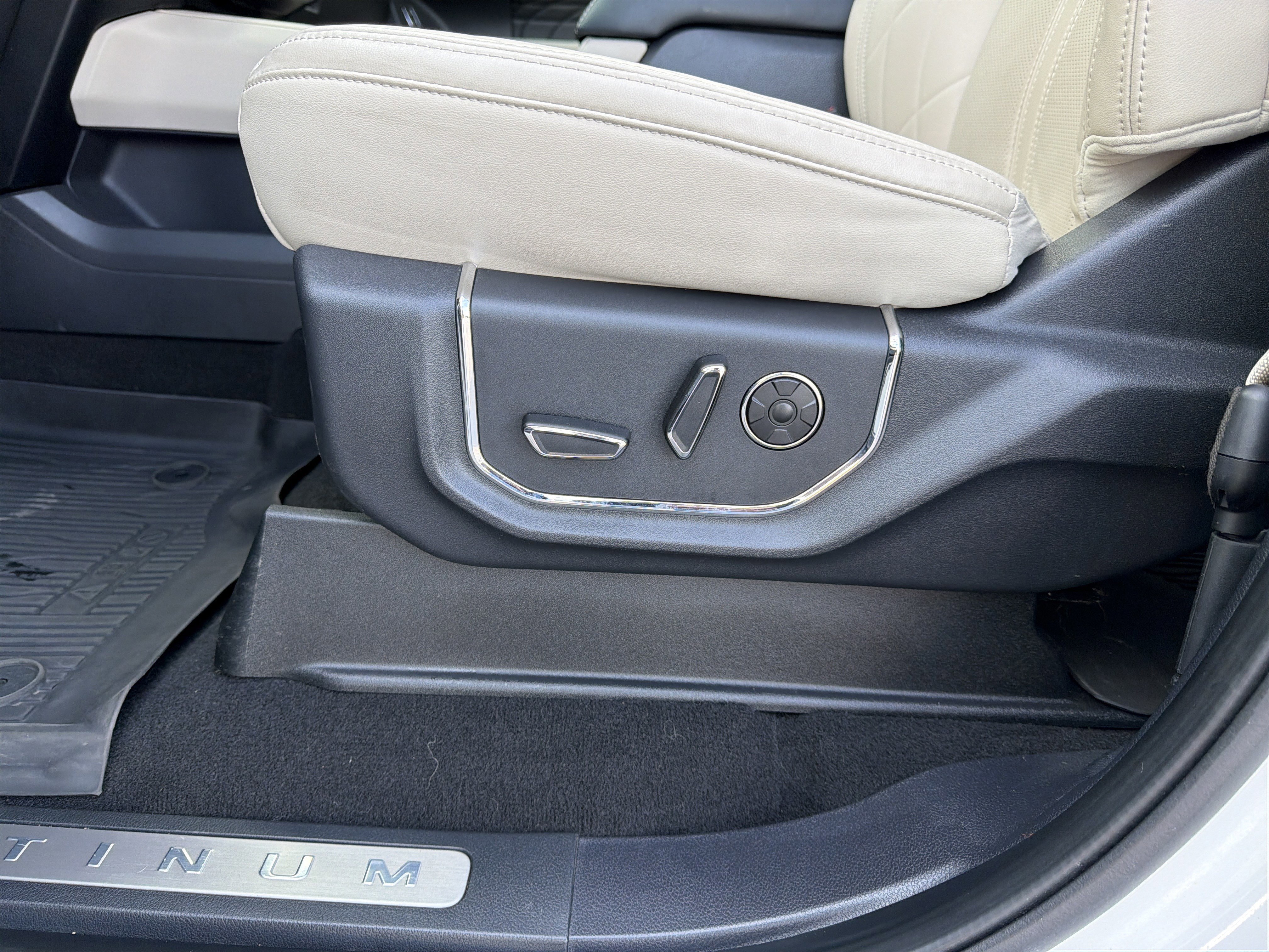 Certified 2024 Ford Expedition Max Platinum image 27