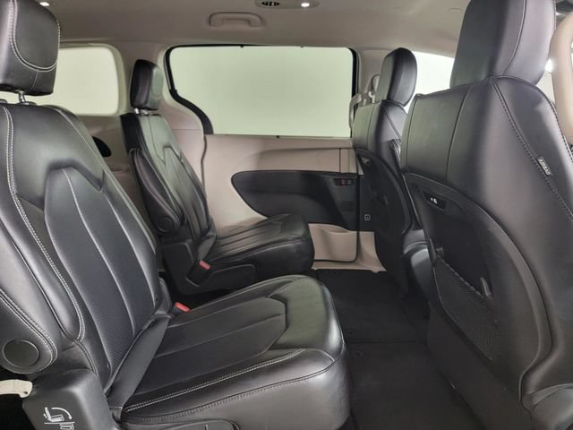 Used 2024 Chrysler Pacifica Touring-L FWD image 17