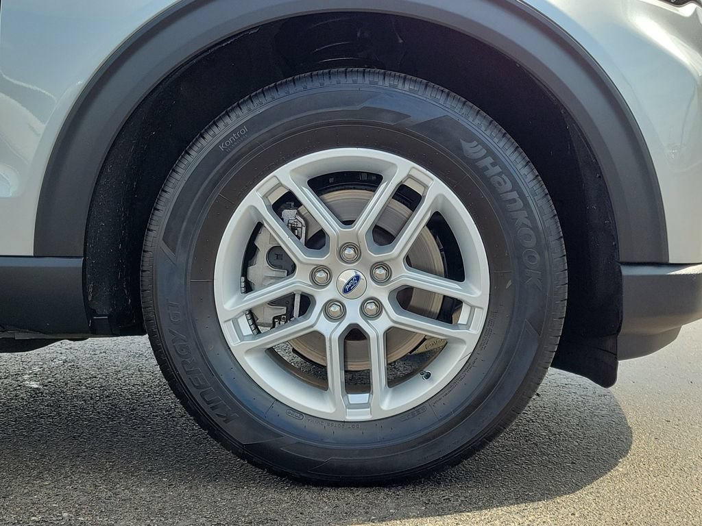 Certified 2025 Ford Explorer Active RWD image 9