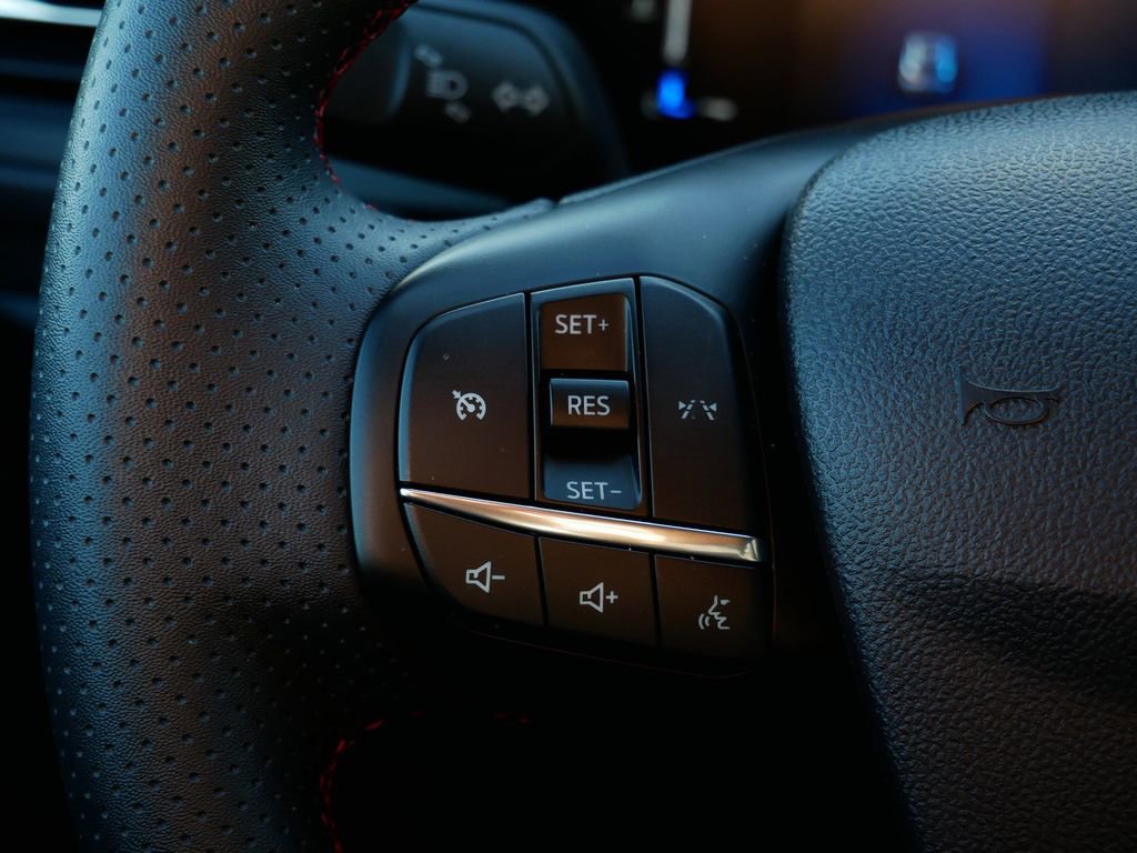 Certified 2025 Ford Escape ST-Line AWD/4WD image 17