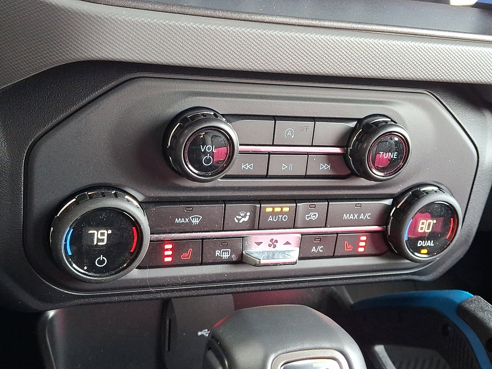 Certified 2024 Ford Bronco Black Diamond image 17