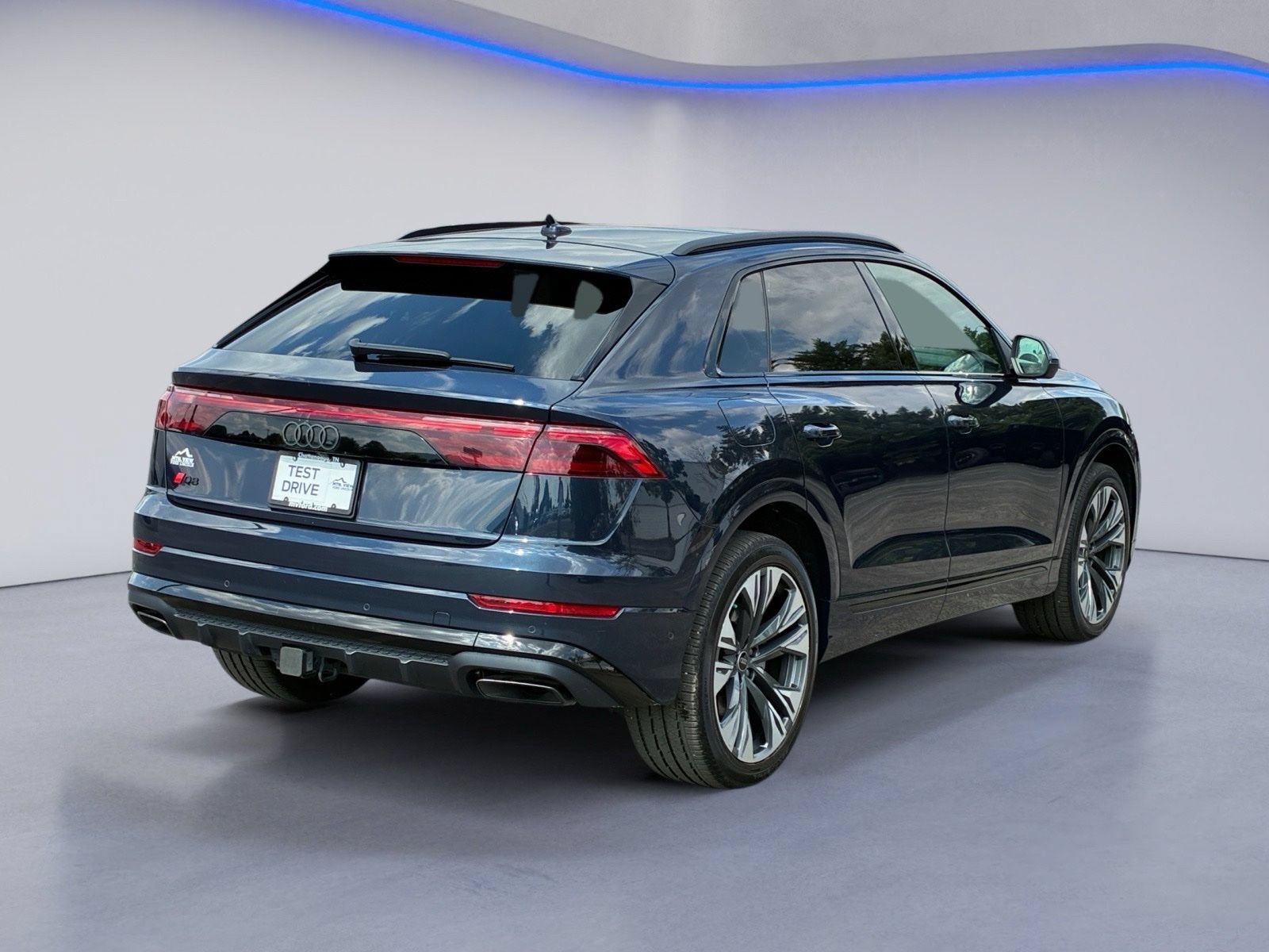 Used 2025 Audi Q8 Premium Plus AWD/4WD image 3