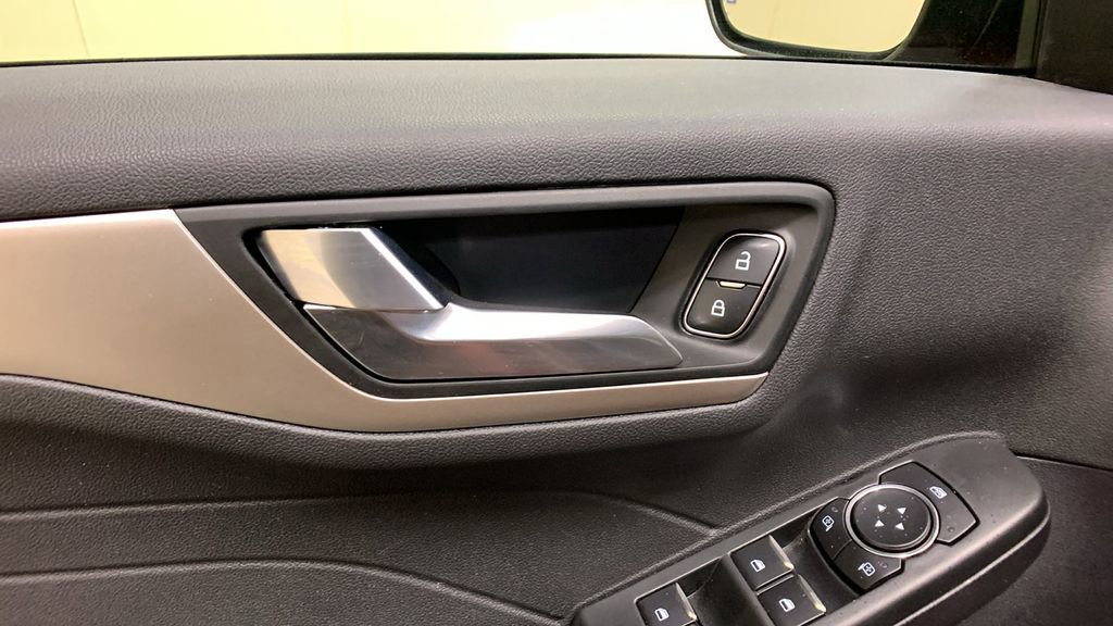 Certified 2022 Ford Escape SEL image 29