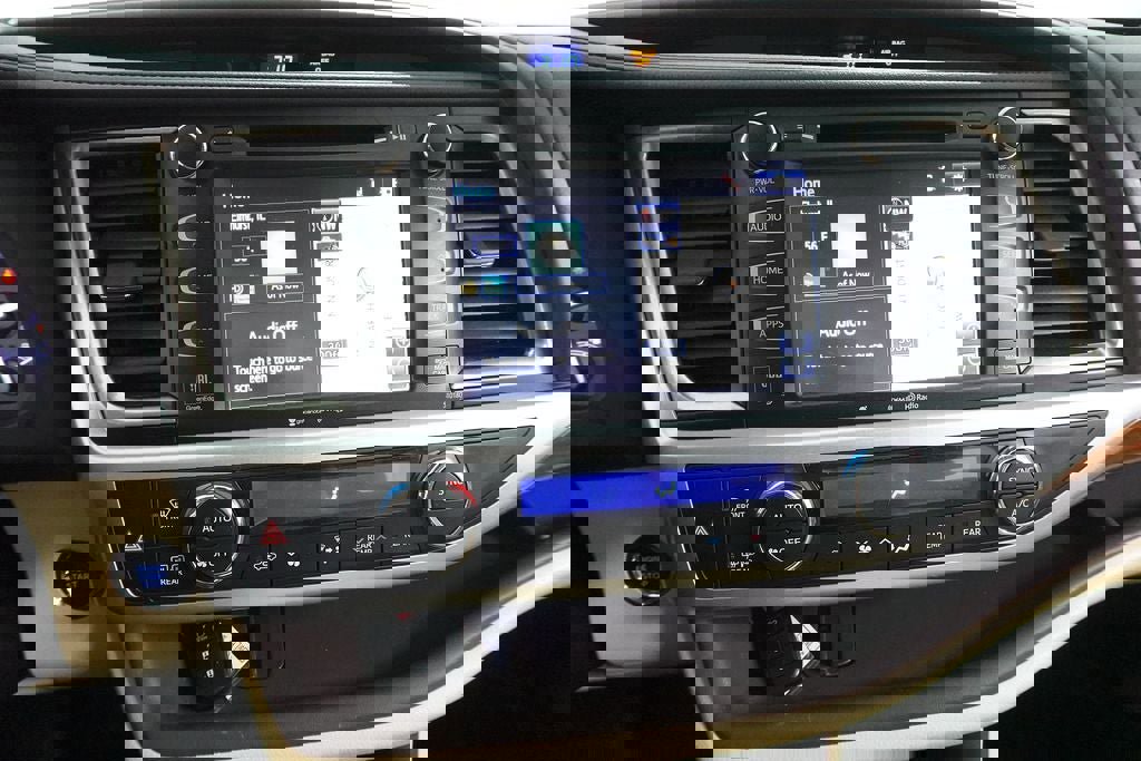 Used 2018 Toyota Highlander Limited Platinum w/ Carpet Mat Package (TMS) image 15