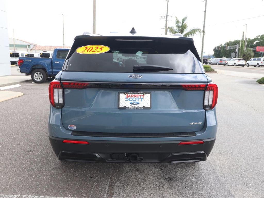 Certified 2025 Ford Explorer ST-Line w/ Premium Package image 4