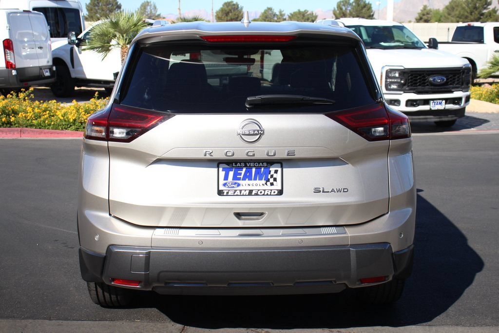 Used 2024 Nissan Rogue SL AWD/4WD image 7