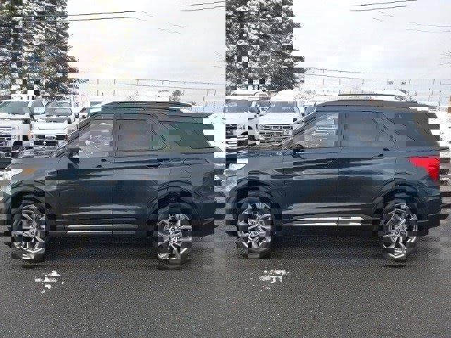 Certified 2022 Ford Explorer XLT w/ Equipment Group 202A image 2