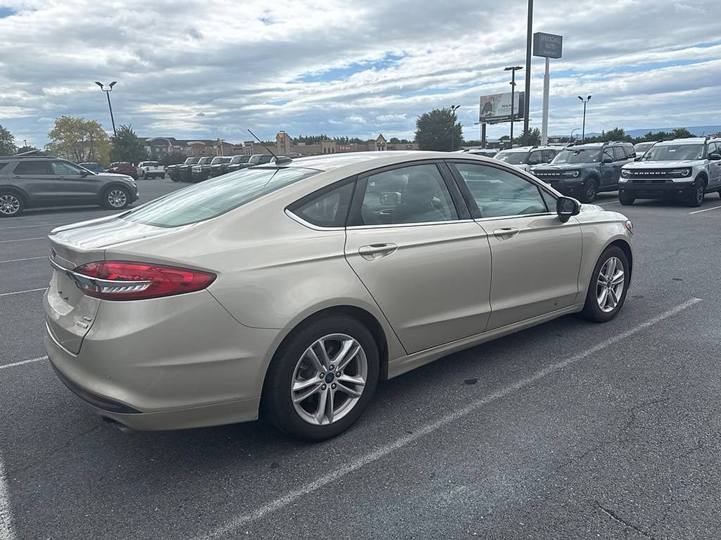 Certified 2018 Ford Fusion SE w/ Fusion SE Technology Package FWD image 4