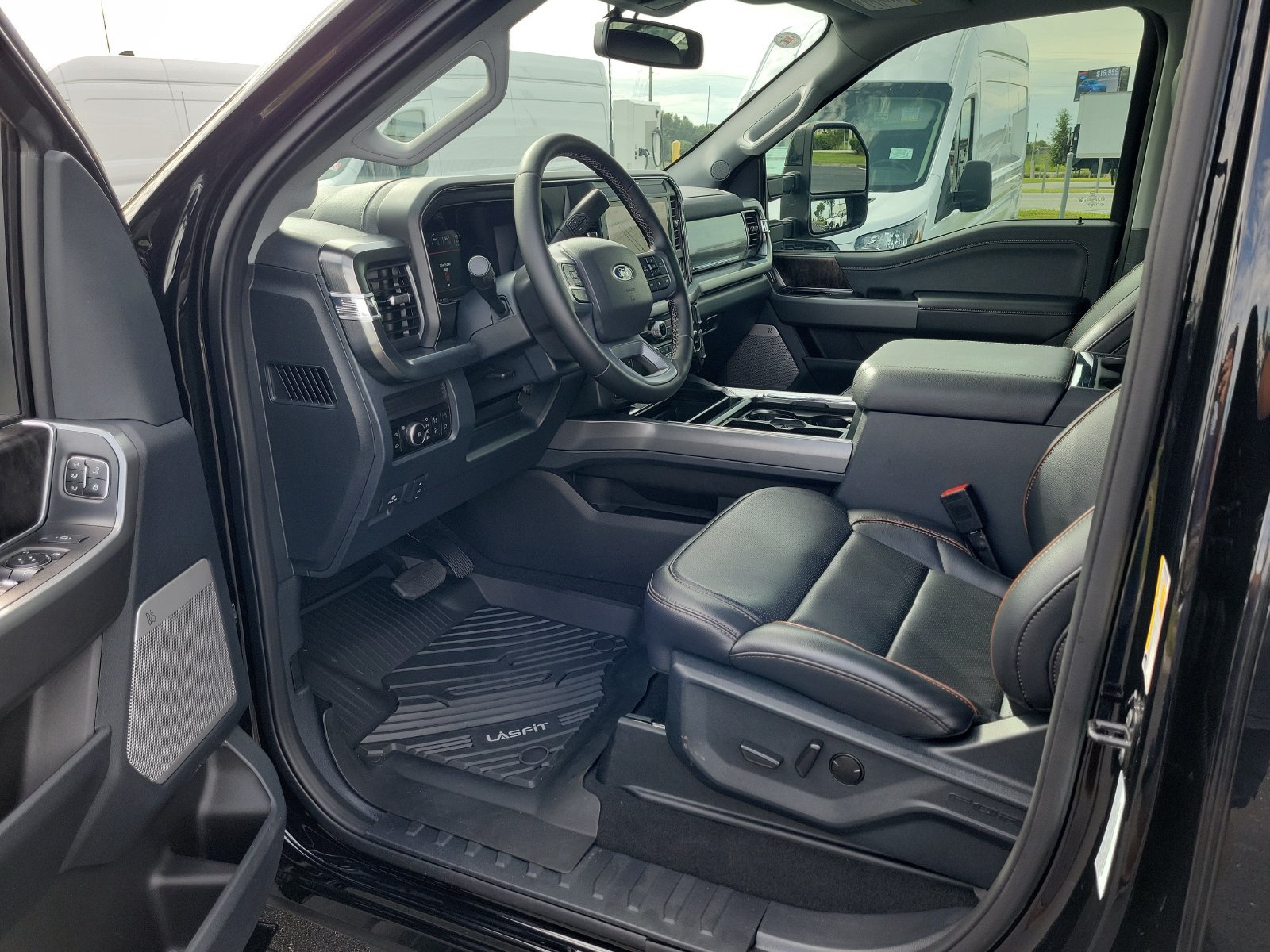 Certified 2025 Ford F250 Lariat w/ Lariat Ultimate Package AWD/4WD image 16
