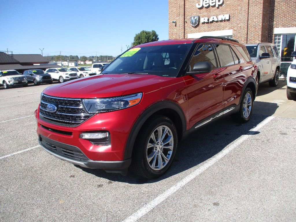 Certified 2021 Ford Explorer XLT w/ Equipment Group 202A image 3