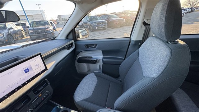 Certified 2025 Ford Maverick XLT image 31