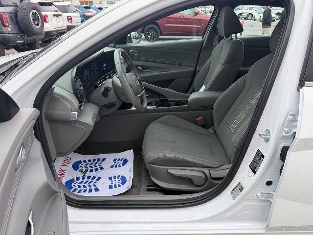 Used 2025 Hyundai Elantra SEL image 11