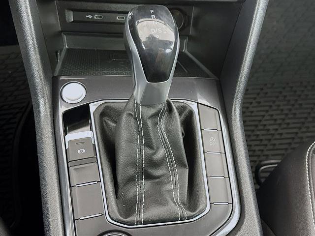 Used 2022 Volkswagen Tiguan SE image 17