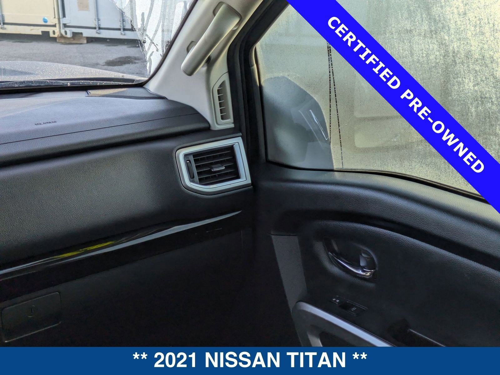 Used 2021 Nissan Titan SV w/ SV Convenience Package image 17
