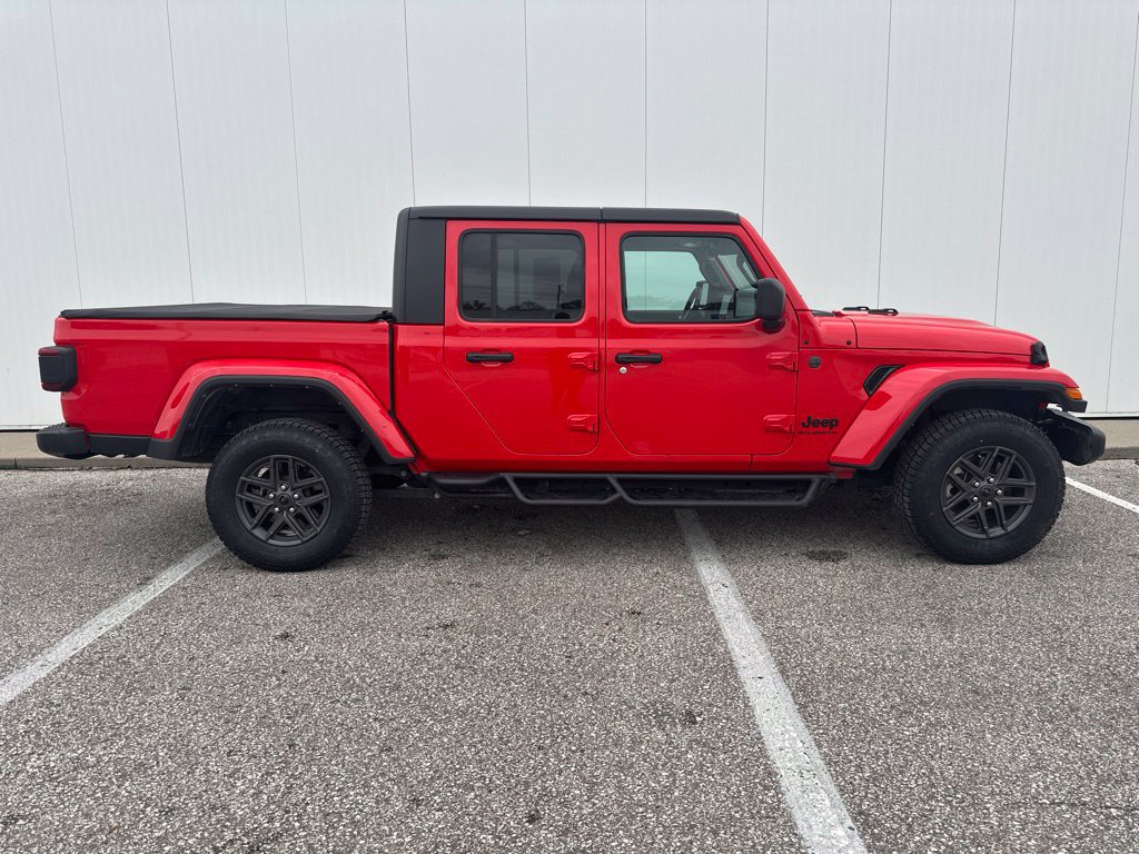 Used 2024 Jeep Gladiator Sport AWD/4WD image 9