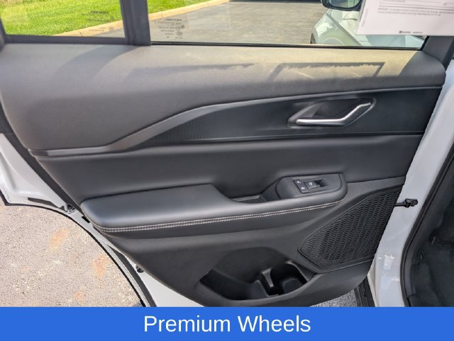 Used 2025 Jeep Grand Cherokee Altitude AWD/4WD image 11
