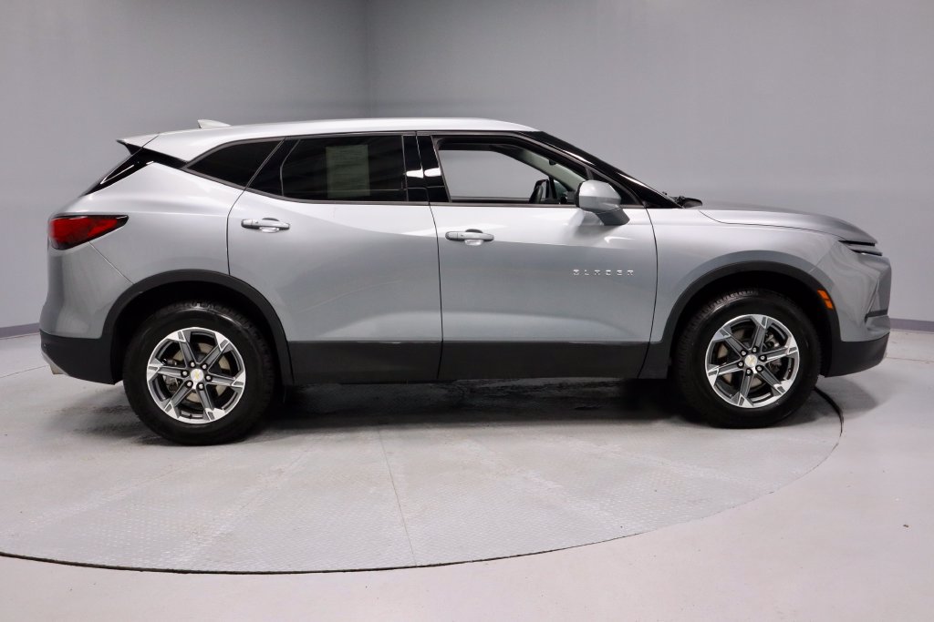 Used 2025 Chevrolet Blazer LT FWD image 12