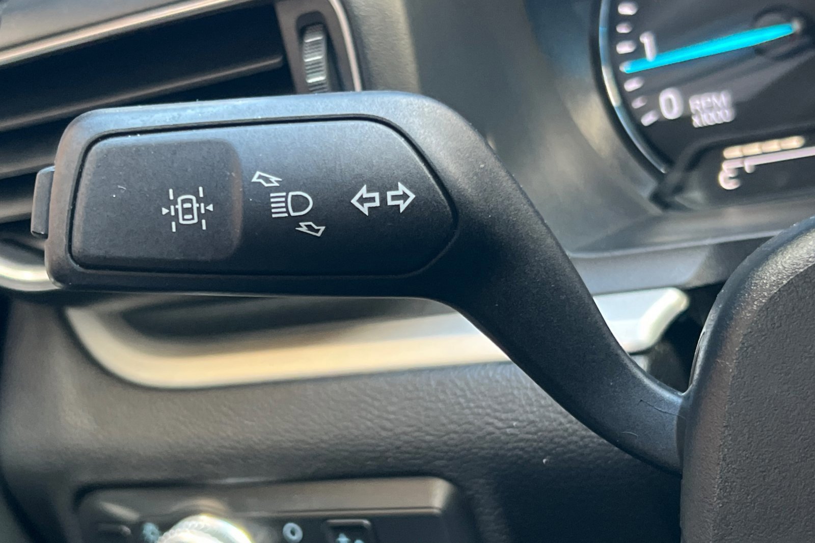 Certified 2022 Ford Explorer XLT w/ Equipment Group 202A image 37