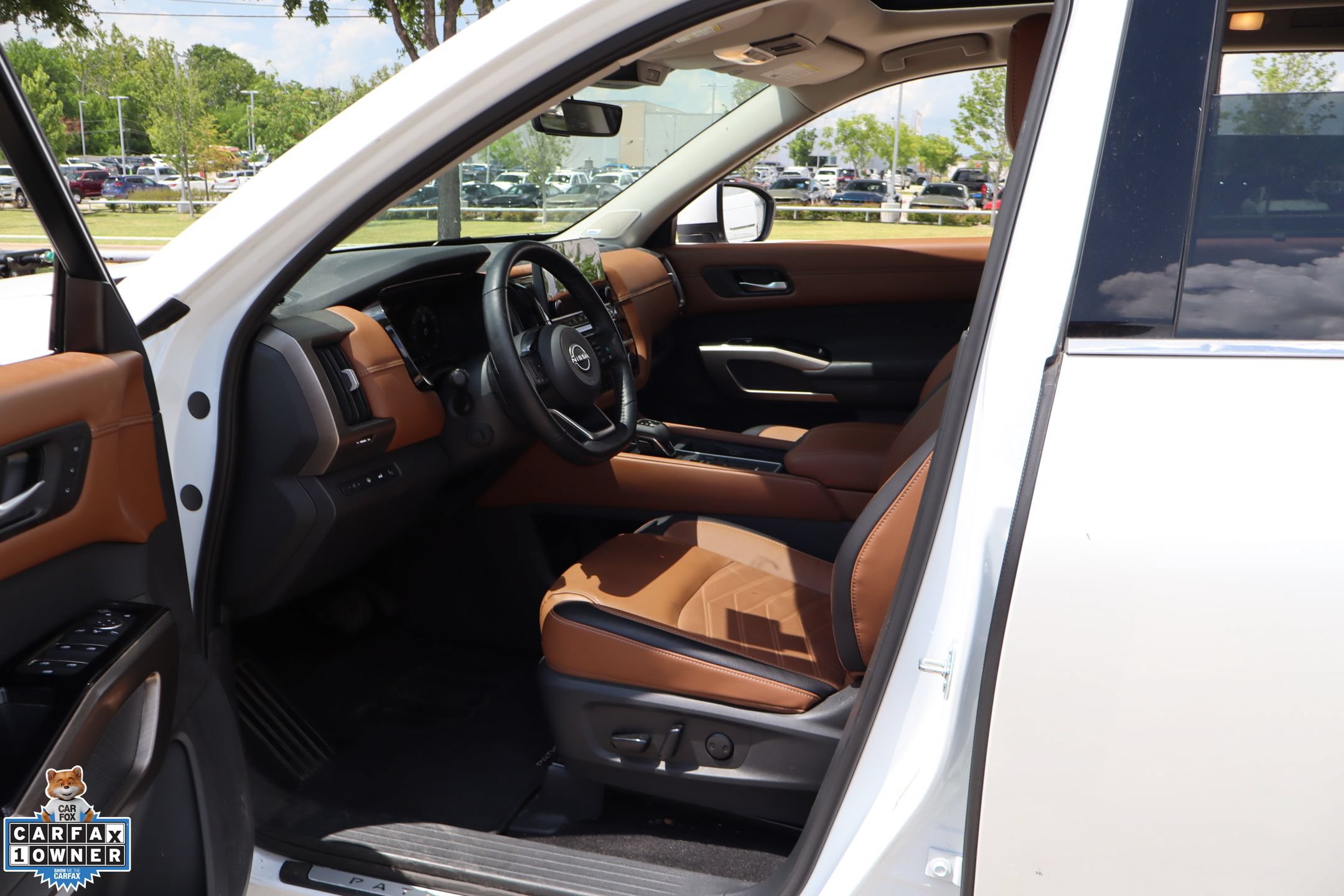 Used 2025 Nissan Pathfinder Platinum FWD image 25