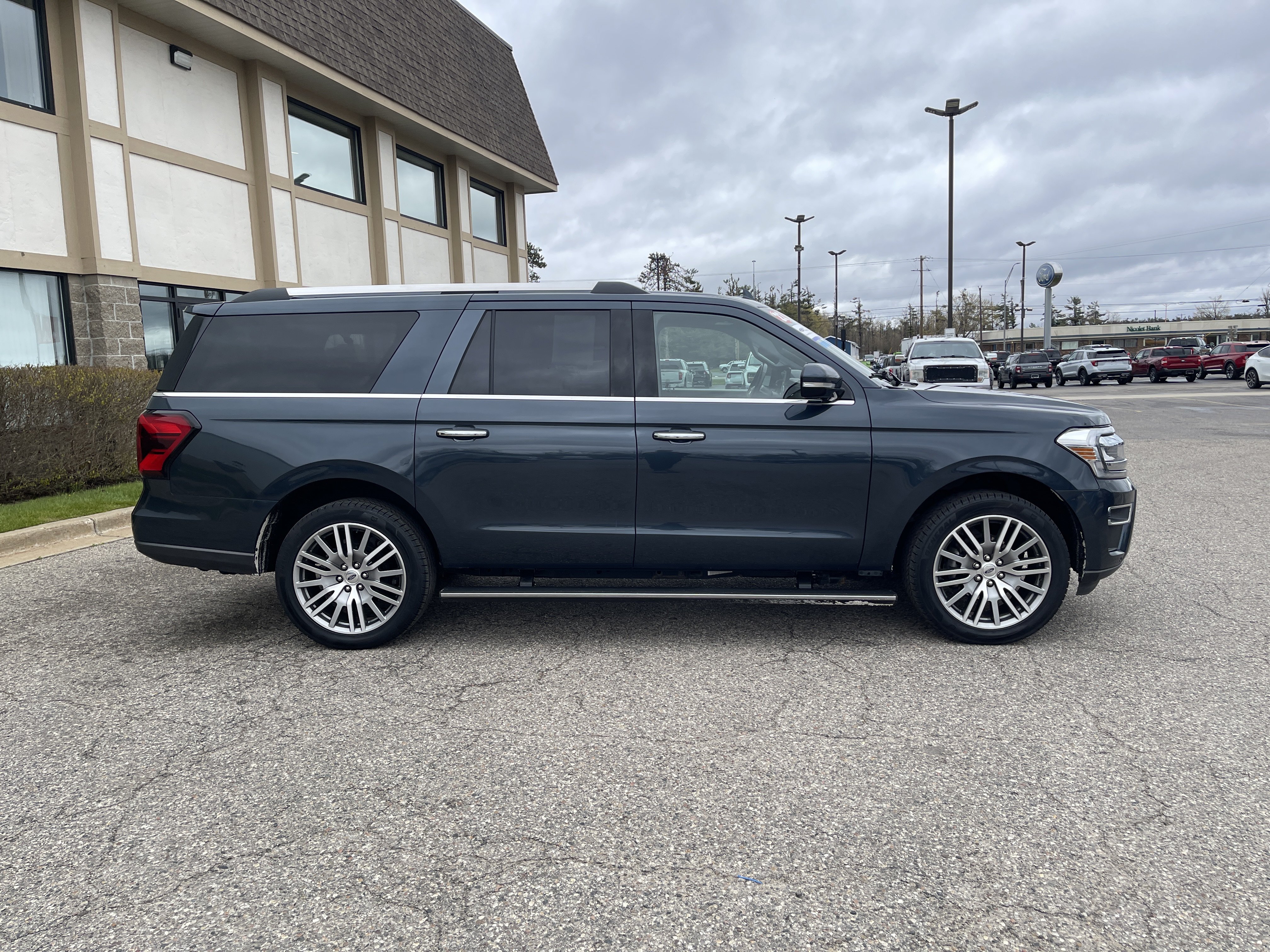 Certified 2022 Ford Expedition Max Limited AWD/4WD image 2