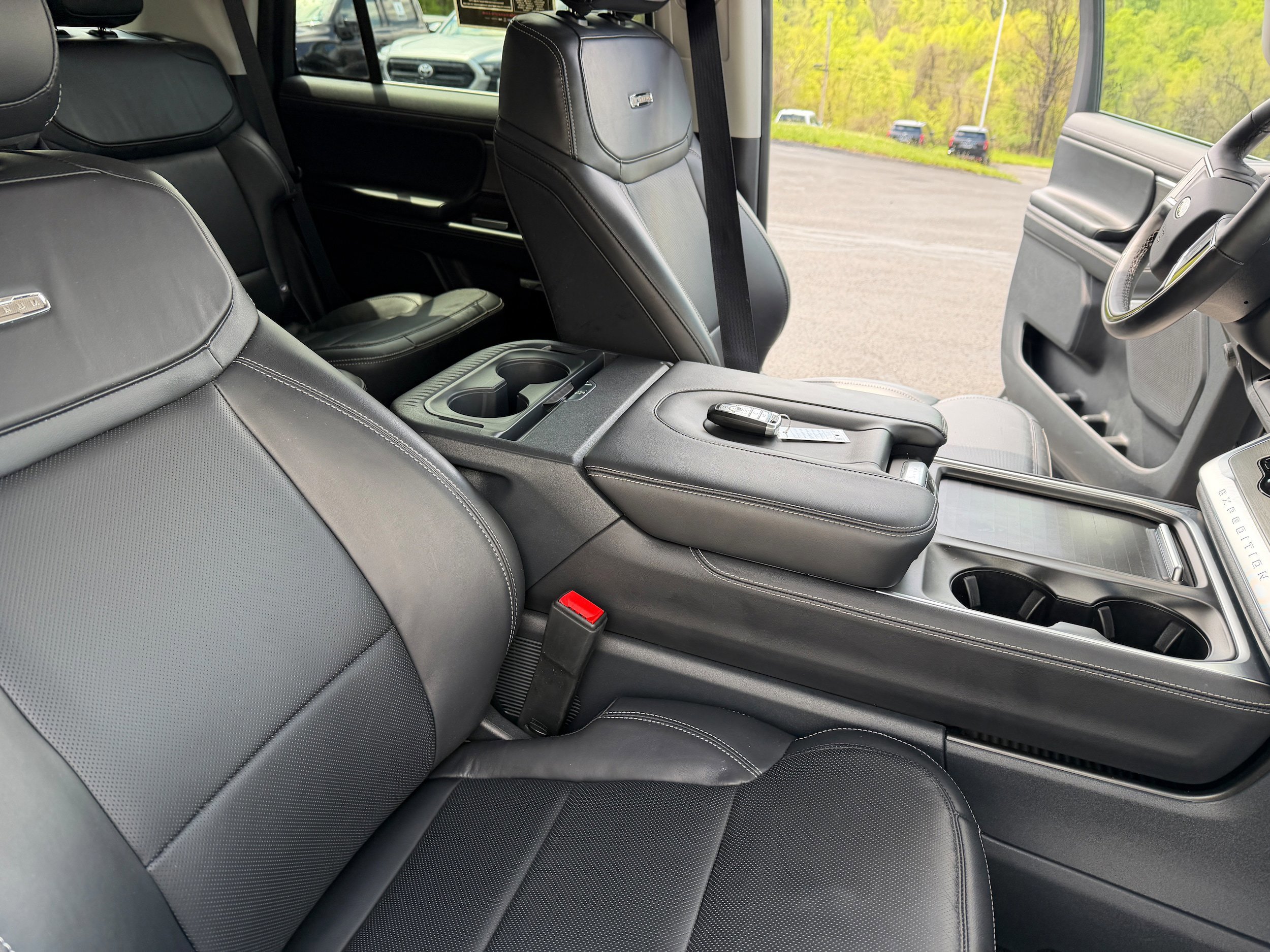 Certified 2025 Ford Expedition Platinum w/ Driver's Package AWD/4WD image 23