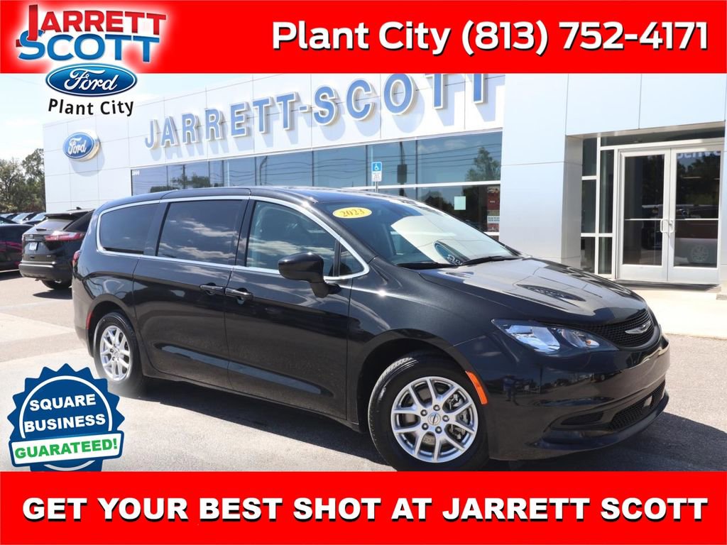 Used 2023 Chrysler Voyager LX FWD image 1