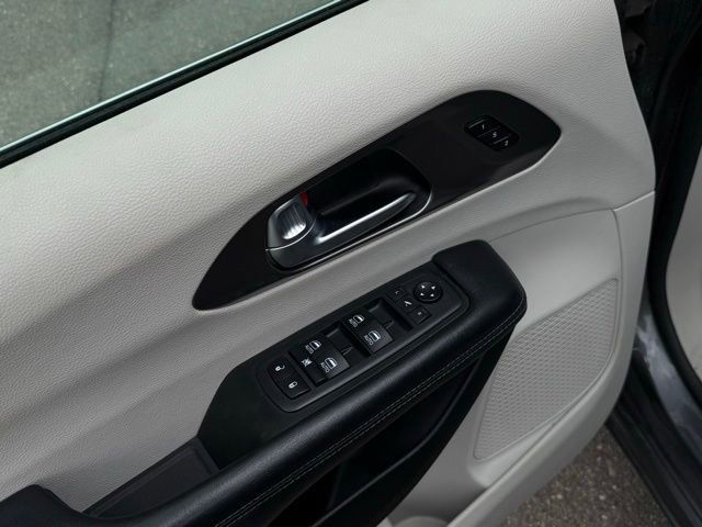 Used 2019 Chrysler Pacifica Limited FWD image 15