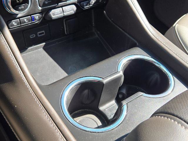 Used 2022 GMC Yukon SLT w/ SLT Premium Package image 30