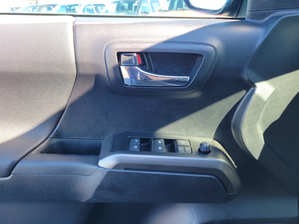 Used 2020 Toyota Tacoma TRD Sport AWD/4WD image 21