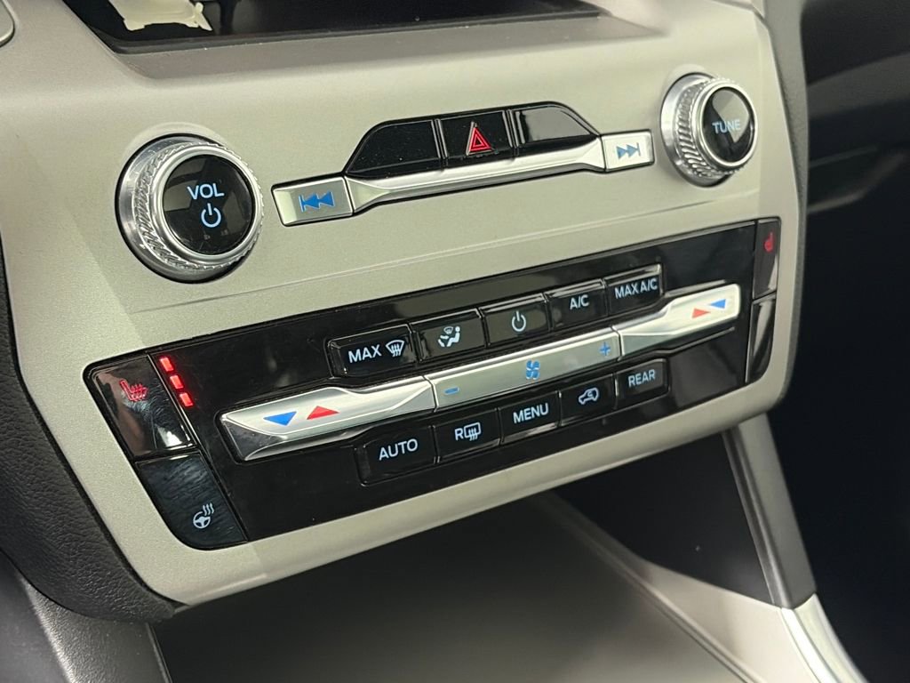 Certified 2024 Ford Explorer XLT w/ Equipment Group 202A image 21