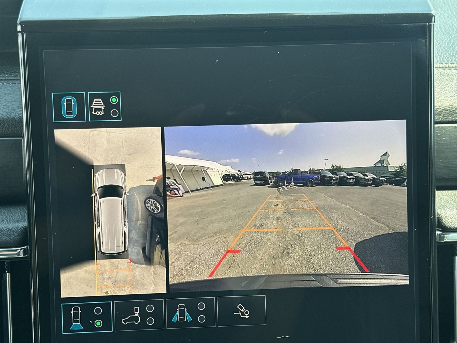 Used 2025 GMC Yukon XL Denali AWD/4WD image 27