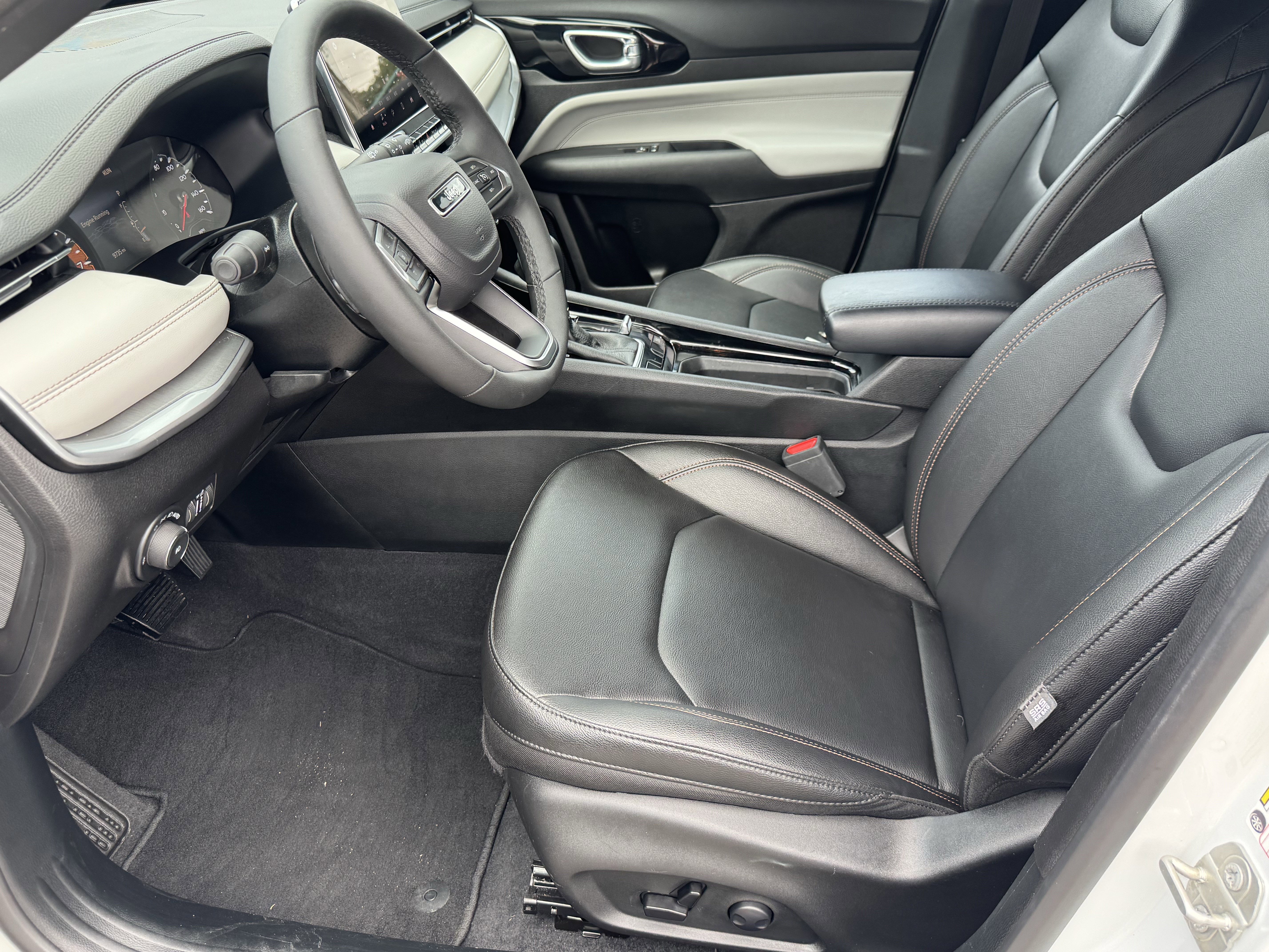 Used 2024 Jeep Compass Limited image 10